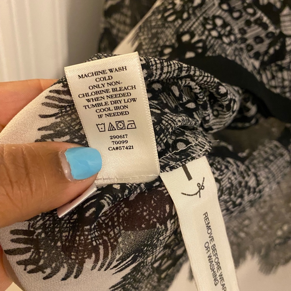 Ann Taylor Black and White Abstract Lace-Print Blouse - Picture 4 of 5